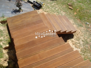 Schody z drewna Angelim Amorgoso - wejście na taras