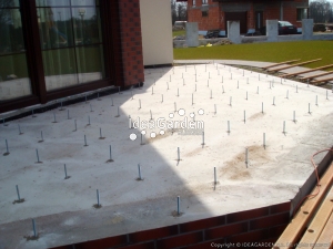 Rozpoczęcie prac związanych z budową tarasu na betonowym podłożu
